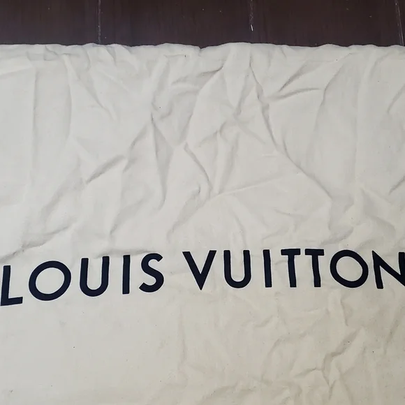 Louis Vuitton Neverfull Bag and Wristlet - Picture 13 of 14